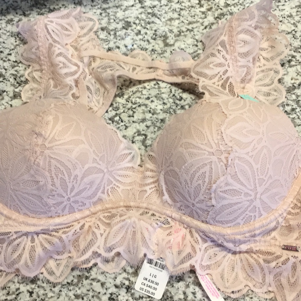 Pink Victoria Secret bra. new ,never worn w/tags